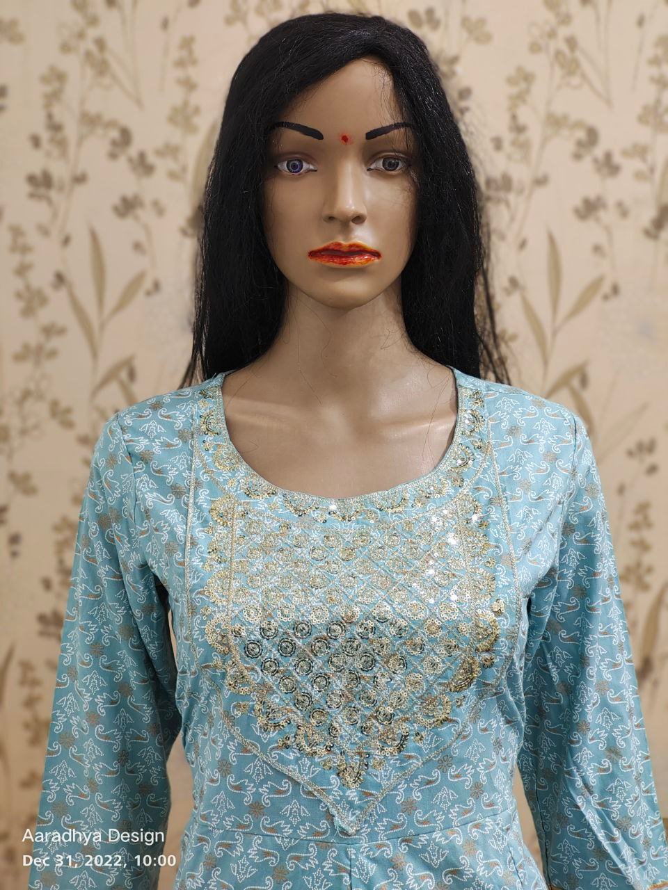 Sequince Neck
