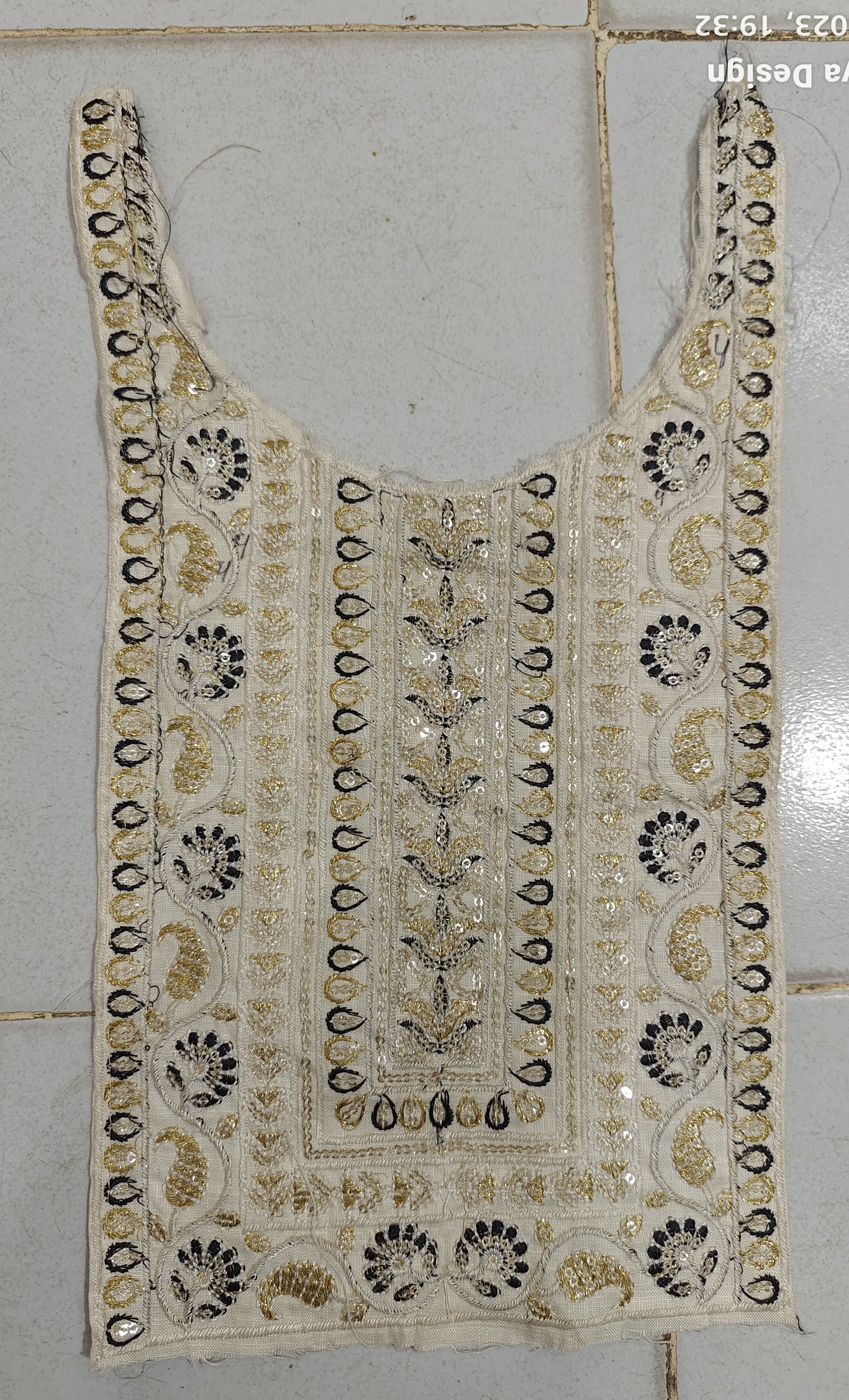 Sequince Neck
