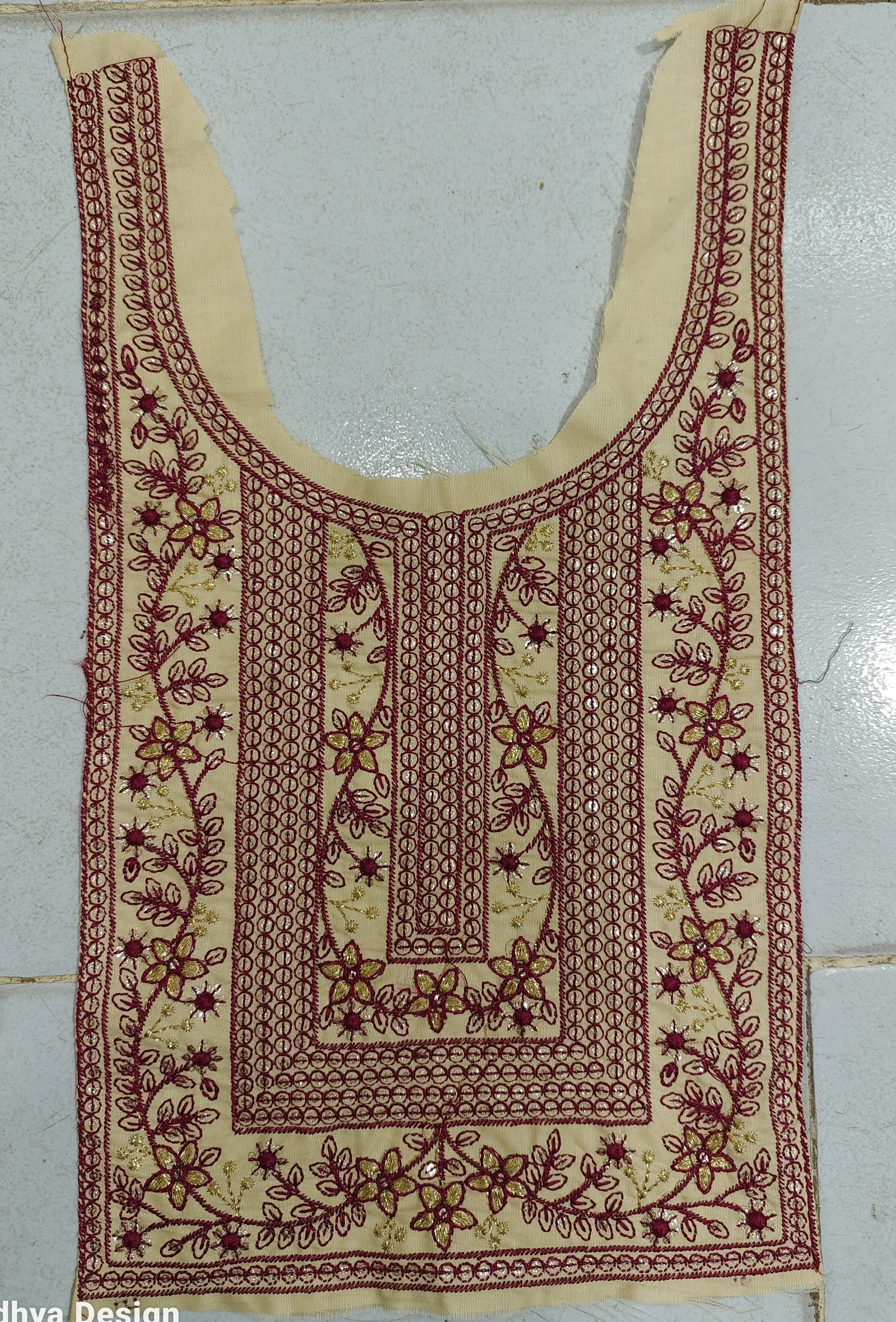 Sequince Neck