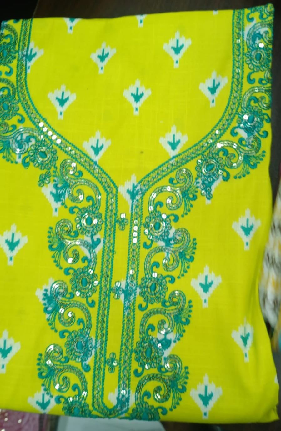 Sequince Neck