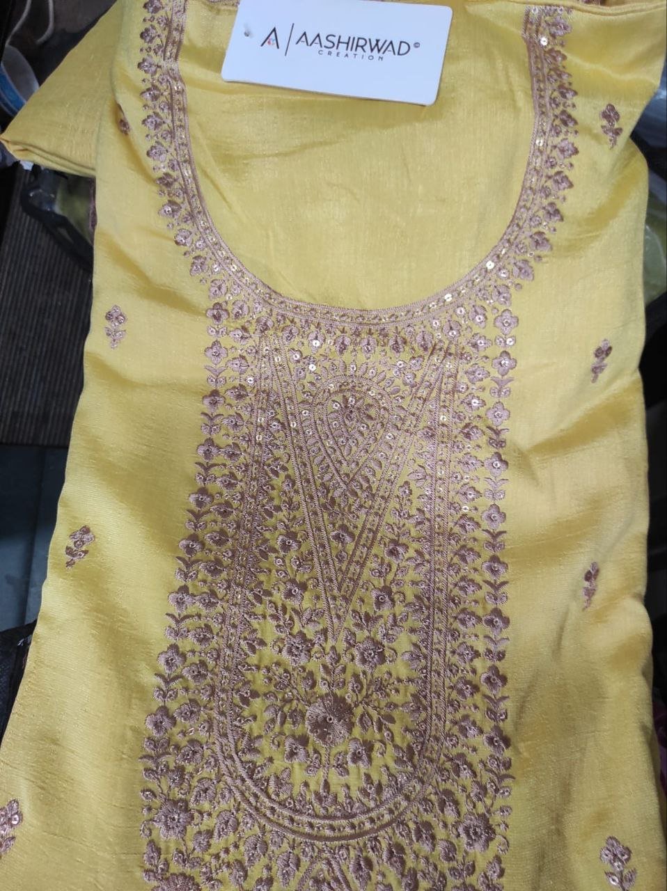 Sequince Neck