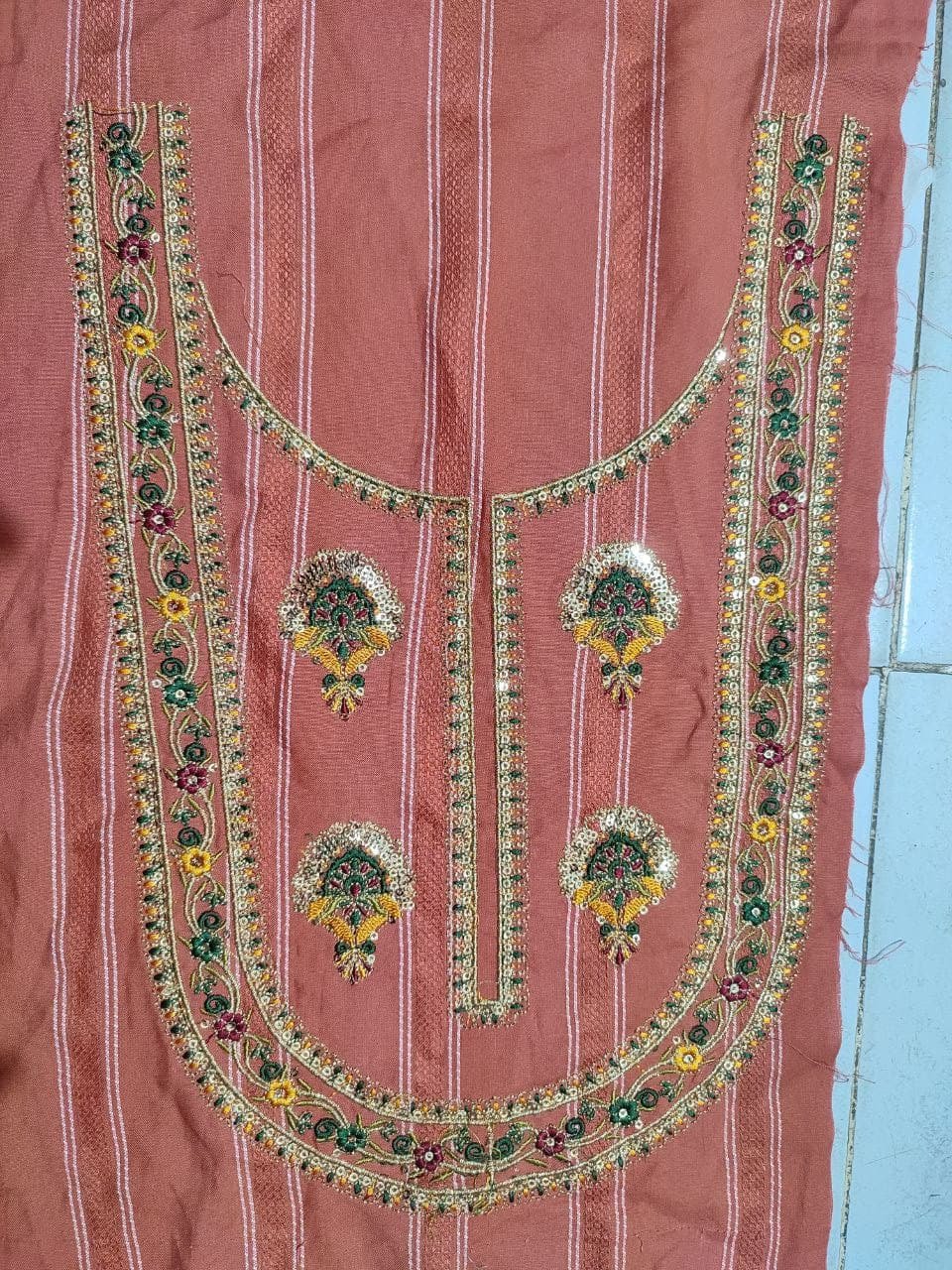 Sequince Neck