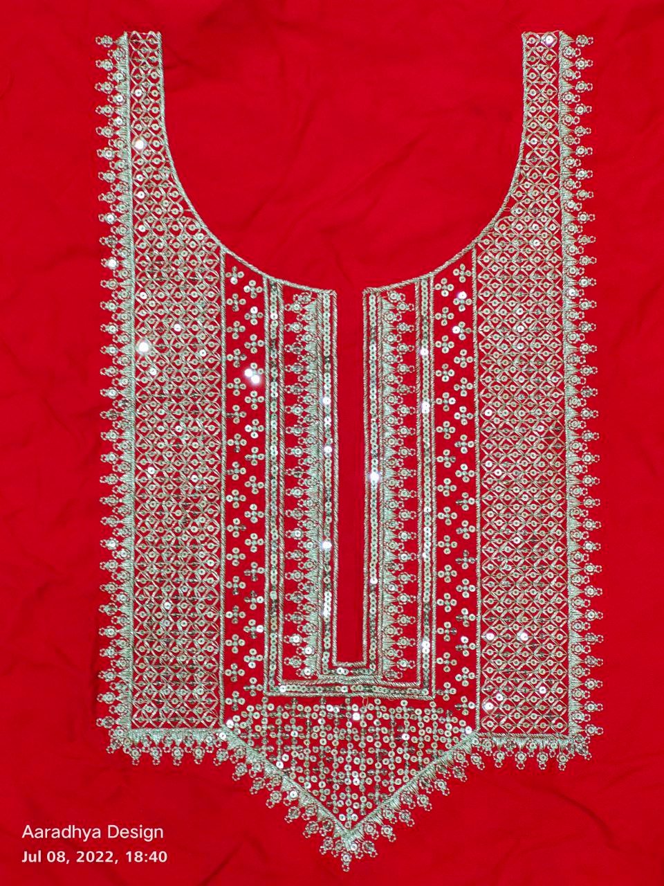 Sequince Neck